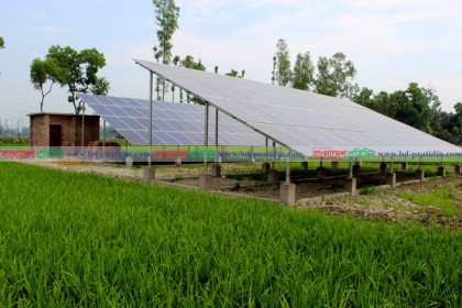 বগুড়ায় জনপ্রিয় হয়ে উঠছে সোলার ওয়াটার পাম্প