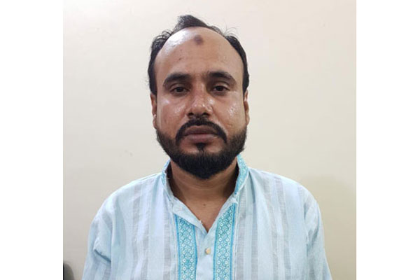 থানায় গিয়ে ধরা দিল তালিকাভুক্ত ‘দুর্ধর্ষ সন্ত্রাসী’