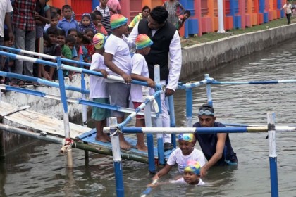 বরিশালে বিনামূল্যে সাঁতার প্রশিক্ষণ দেয়া হবে ১০৮০ শিশুকে