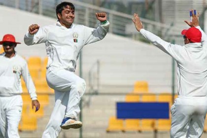 টস করেই রেকর্ডের পাতায় রশিদ খান 