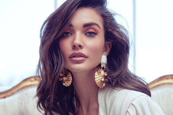 মা হওয়ার পরই বিয়ের পিঁড়িতে বসবেন অ্যামি