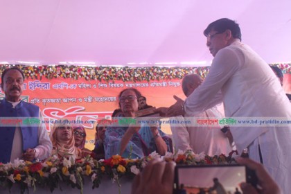 'শেখ হাসিনা বাংলাদেশকে উন্নয়নের মহাসড়কে নিয়ে গেছেন'