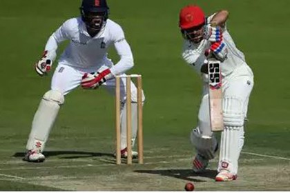 এক পেসারেই কোনঠাসা বাংলাদেশ, শুরুতেই সাজঘরে সাদমান