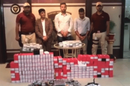 শাহজালালে ২২৪৬ পিস স্মার্টফোনসহ আটক ৩