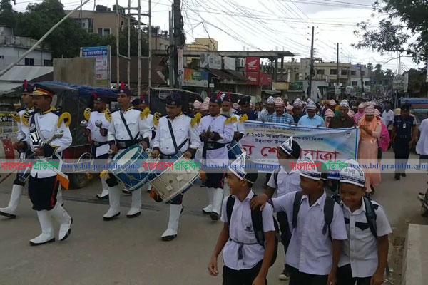 নেত্রকোনায় স্বাক্ষরতা দিবসে বর্ণাঢ্য শোভাযাত্রা 