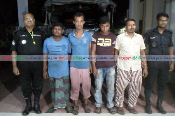 নাটোরের লালপুরে ২৬৫০ লিটার চোরাই তেলসহ আটক ৪ 