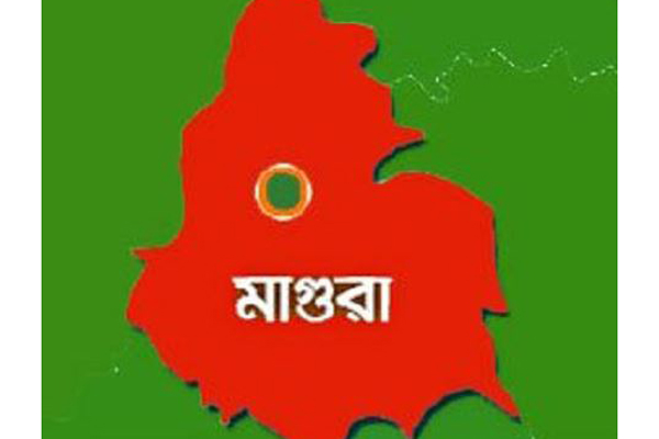 স্ত্রীর মর্যাদার দাবিতে স্বামীর বাড়িতে প্রেমিকার অবস্থান

