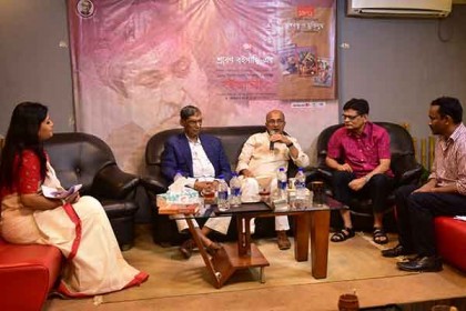 বই পড়ুয়া বাড়াতে হবে