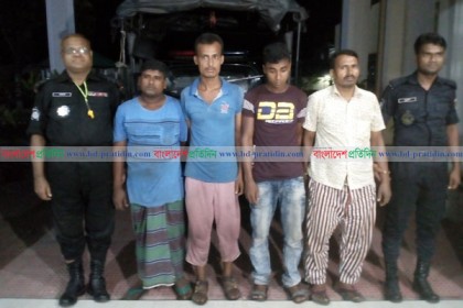 নাটোরের লালপুরে ২৬৫০ লিটার চোরাই তেলসহ আটক ৪ 