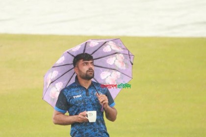 আকাশের দিকে তাকিয়ে কি বলতে চাইলেন রশিদ?
