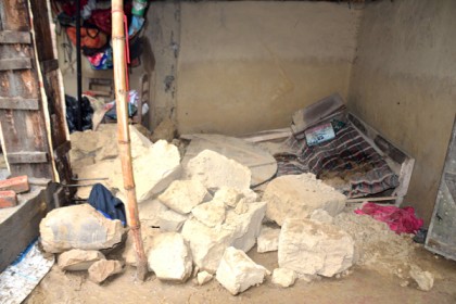 লামায় মাটির দেয়াল চাপায় বৃদ্ধ নিহত

