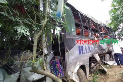 ঠাকুরগাঁওয়ে সড়ক দুর্ঘটনায় নিহত ১, আহত ১৭