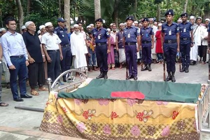 মোরেলগঞ্জে মুক্তিযোদ্ধা আছিয়া বেগমের রাষ্ট্রীয় মর্যাদায় দাফন 