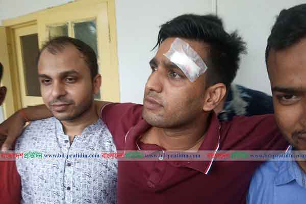 সভাপতির গাড়িতে বসা নিয়ে ছাত্রলীগের দুই সহ-সভাপতির মারামারি