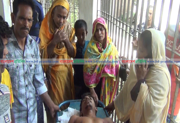 ব্যবসায়ীকে বাড়ি থেকে ডেকে নিয়ে প্রকাশ্যে কুপিয়ে হত্যা