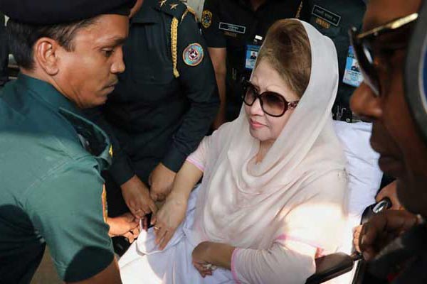 খালেদার জামিন আবেদন ফেরত নিলেন আইনজীবীরা