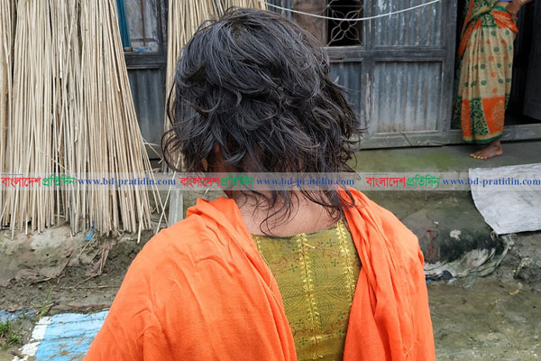 ১১ ছাত্রীর চুল কেটে দেয়ায় সেই প্রধান শিক্ষিকাকে সাময়িক বরখাস্ত