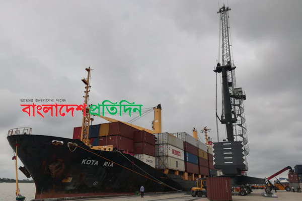 মোংলা বন্দরে অত্যাধুনিক মোবাইল ক্রেন চালু