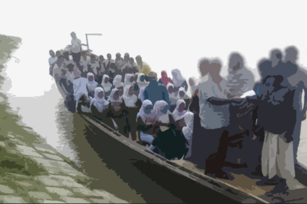 শীতলক্ষ্যায় অর্ধশত ছাত্রীসহ নৌকা ডুবি