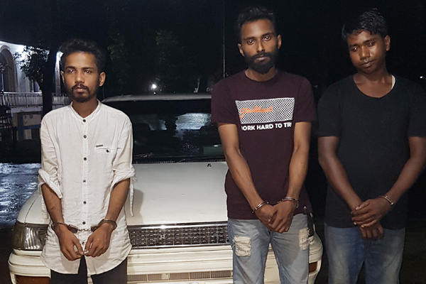 প্রাইভেট কার চালিয়ে পালাচ্ছিল ৩ জন, ধাওয়া দিয়ে ধরল পুলিশ

