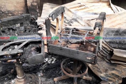 ঝিনাইদহে বাসস্টান্ডে অগ্নিকাণ্ড