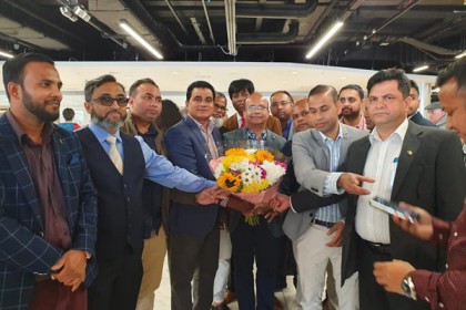 সর্ব ইউরোপিয়ান আওয়ামী লীগের সভাপতিকে ফুলেল শুভেচ্ছা