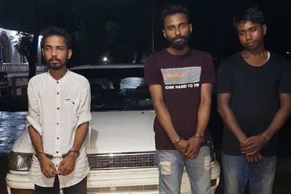 প্রাইভেট কার চালিয়ে পালাচ্ছিল ৩ জন, ধাওয়া দিয়ে ধরল পুলিশ

