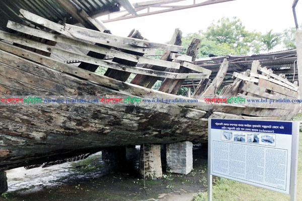 সংরক্ষণের অভাবে নষ্ট হচ্ছে শত বছরের পুরানো নৌকা