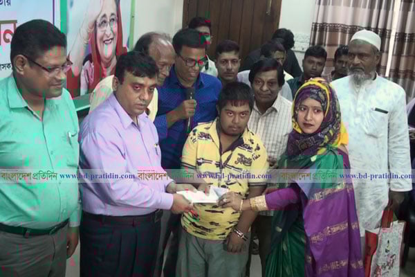 বরিশালে বিভিন্ন রোগে আক্রান্ত ৮৮ জনকে আর্থিক সহায়তা