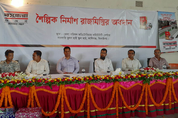 ঝিনাইদহে বসুন্ধরা সিমেন্টের রাজমিস্ত্রি কর্মশালা