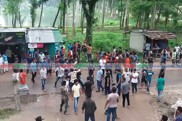 রাবিতে ছাত্রলীগের মারামারির ঘটনায় উত্তেজনা-আতঙ্ক (ভিডিও)