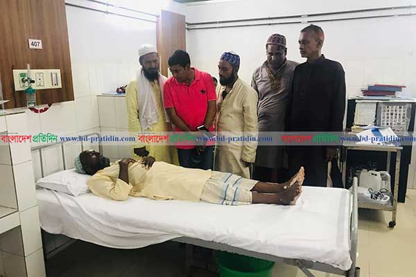 সাভারে মসজিদের আয়-ব্যয়ের হিসাব চাওয়ায় হামলা, আহত ১৫
