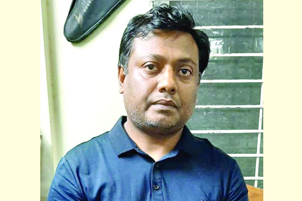 ভয়ঙ্কর প্রতারক মশিউর ধরা পড়েছে