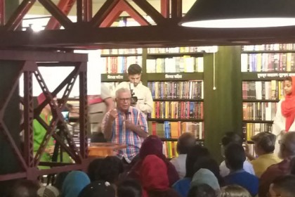 লেখক হয়ে উঠার গল্প শোনালেন সমরেশ মজুমদার