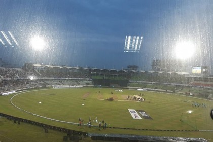 মিরপুরে ভেজা আউটফিল্ড, টসে বিলম্ব