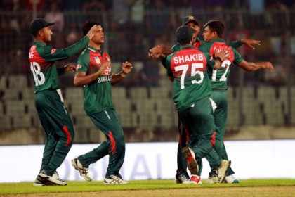 টাইগারদের দুর্দান্ত বোলিংয়ে দিশেহারা জিম্বাবুয়ে