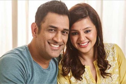 ধোনির অবসর জল্পনা, মুখ খুললেন সাক্ষী