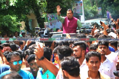 নোয়াখালী আওয়ামী লীগের নবনির্বাচিত সহ-সভাপতিকে গণসংবর্ধনা