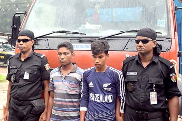 রংপুরে ফেনসিডিলসহ দুই মাদক ব্যবসায়ী গ্রেফতার