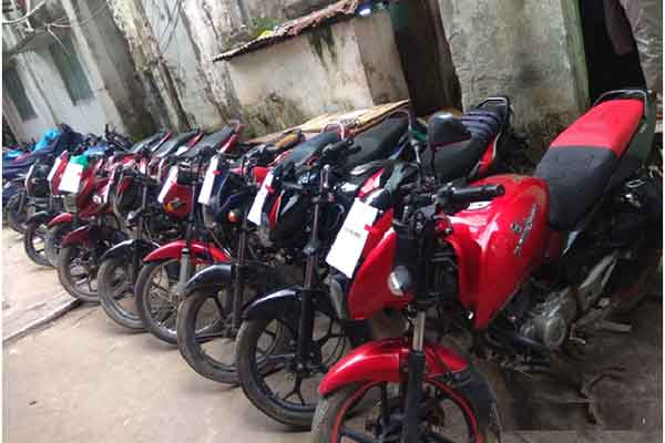 চোরাই মোটরসাইকেল উদ্ধার, গ্রেফতার ৯ 