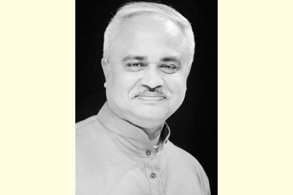 চার্চিলের হুইস্কি লাগামহীন লুট অসহায় স্বপ্ন