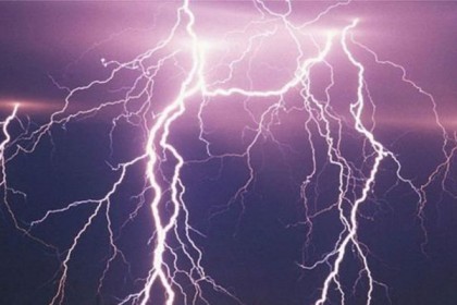 লালমনিরহাটে বজ্রপাতে নারীসহ ৭ শ্রমিক আহত