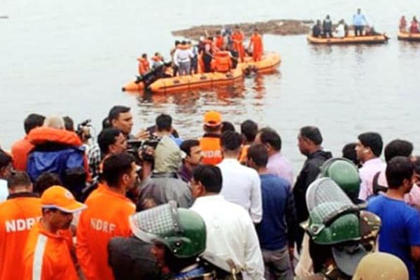 ভারতের অন্ধ্রপ্রদেশে নৌকাডুবি, ১২ জনের মৃত্যু