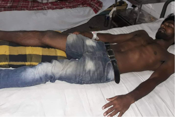 চাঁদা না দেওয়ায় যুবলীগ নেতার মারধরে নাটোরে পরিবহন শ্রমিক আহত

