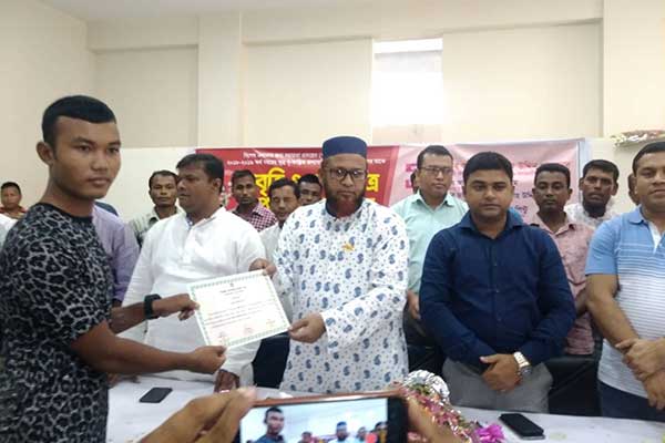 ভালুকায় নৃতাত্ত্বিক জনগোষ্ঠীর ছাত্রছাত্রীর মাঝে বৃত্তি প্রদান