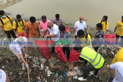 সুরমা পাড়ে পরিচ্ছন্নতা কার্যক্রমে ৩ ব্রিটিশ এমপি