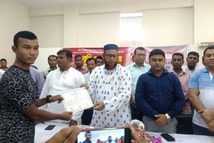 ভালুকায় নৃতাত্ত্বিক জনগোষ্ঠীর ছাত্রছাত্রীর মাঝে বৃত্তি প্রদান