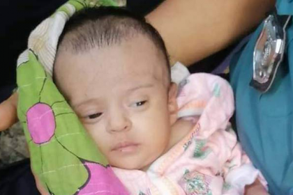 ব্যাগ থেকেই শিশুর কান্নার আওয়াজ    

