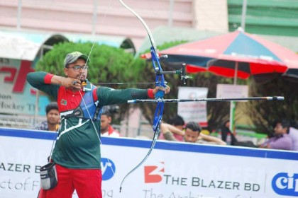 'ক্রিকেট ম্যাচ জিতলেই বাড়ি-গাড়ি; আমরা জিতলে কিছুই না'
