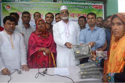 ধুনটে মাসকলাই চাষীদের মাঝে বীজ ও সার বিতরণ